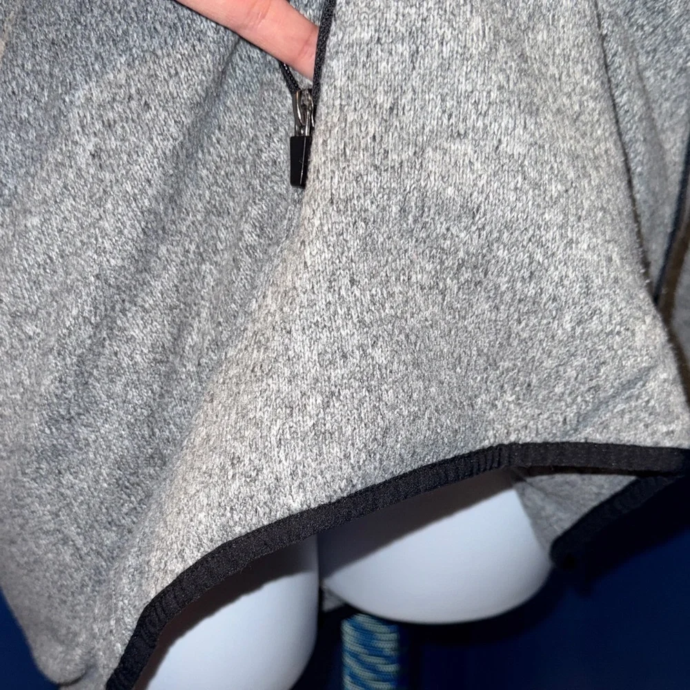 Old Navy Active- Women's Grey Hoodie Size Medium - Picture 13 of 17